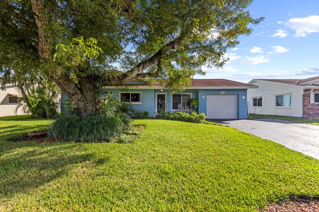 For Sale: $630,000 (4 beds, 2 baths, 1672 Square Feet)