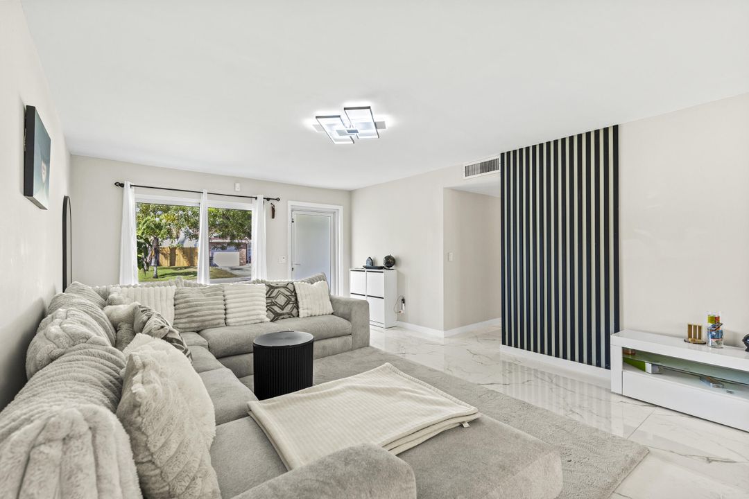 For Sale: $630,000 (4 beds, 2 baths, 1672 Square Feet)