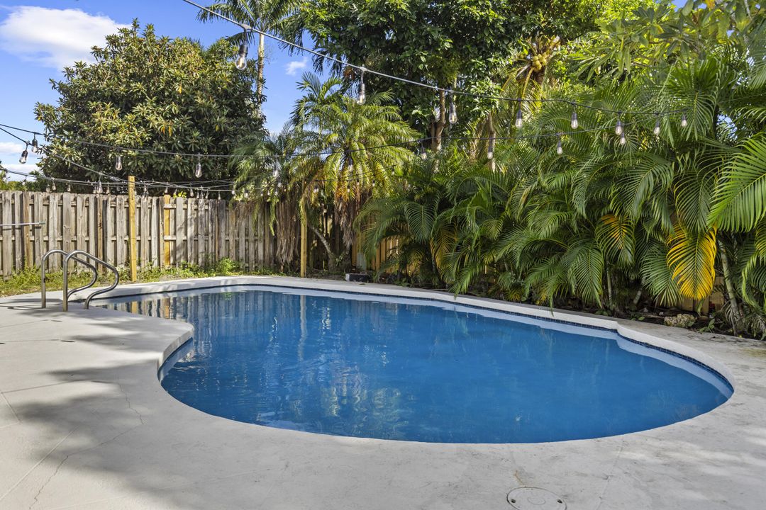 For Sale: $630,000 (4 beds, 2 baths, 1672 Square Feet)