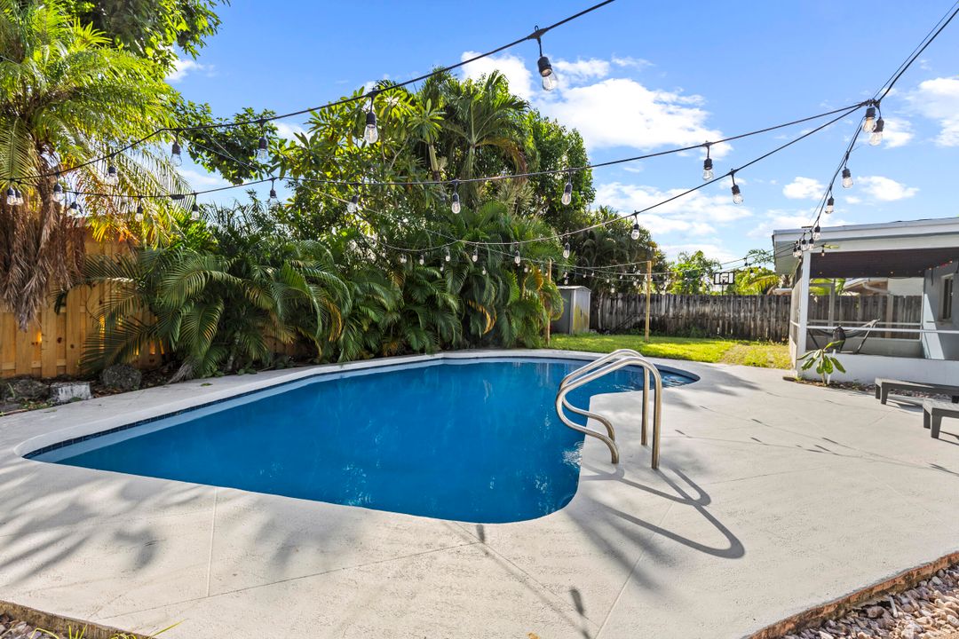 For Sale: $630,000 (4 beds, 2 baths, 1672 Square Feet)