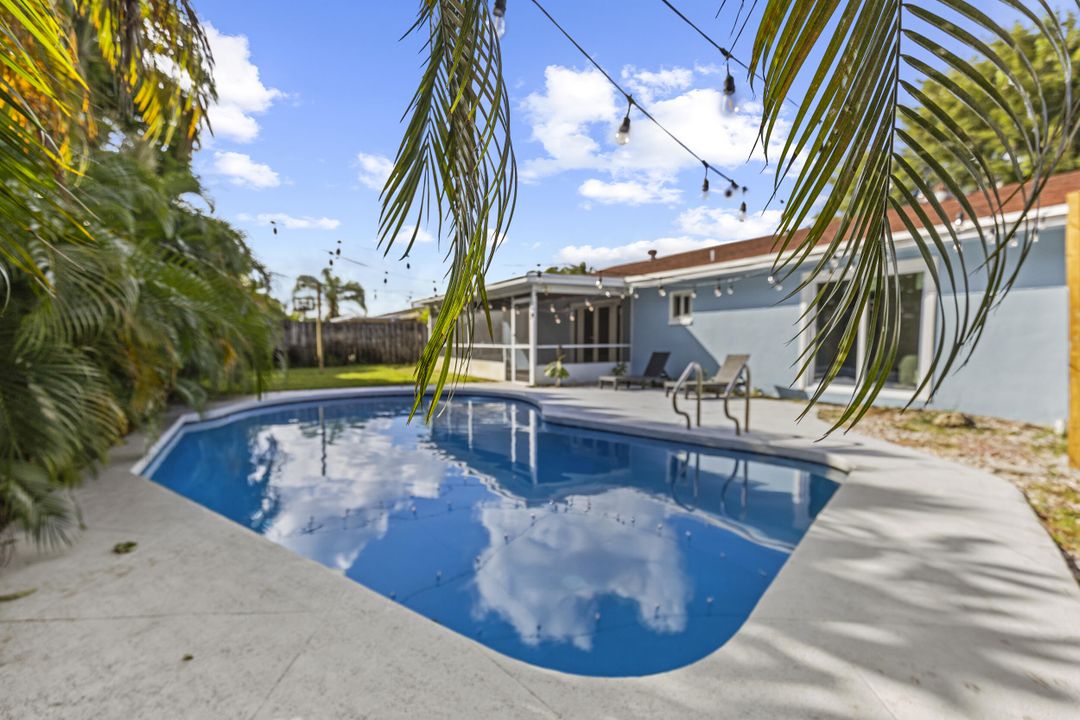 For Sale: $630,000 (4 beds, 2 baths, 1672 Square Feet)