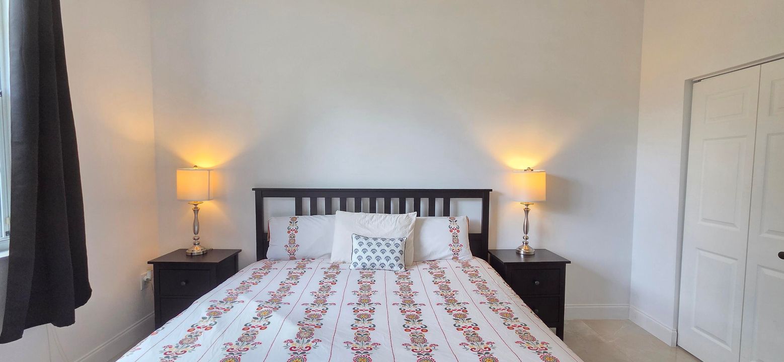 出租: $5,000 (3 贝兹, 2 浴室, 1479 平方英尺)