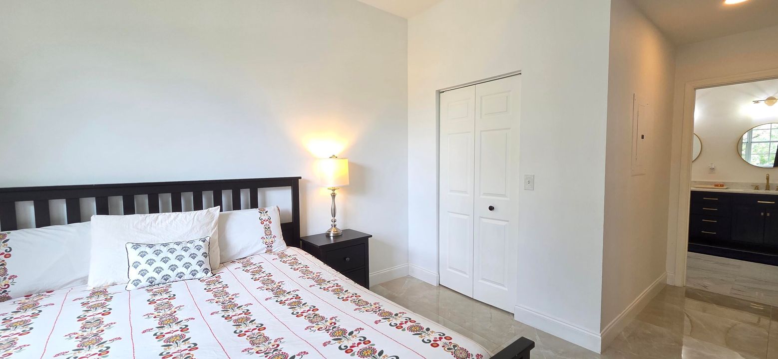 出租: $5,000 (3 贝兹, 2 浴室, 1479 平方英尺)