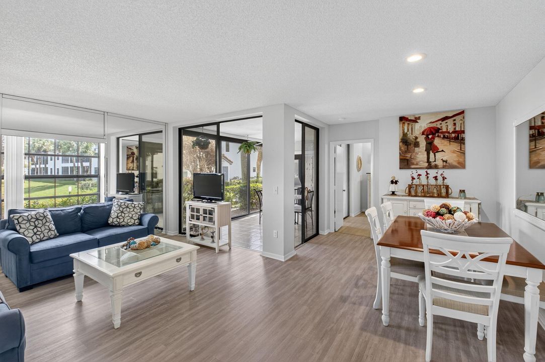 待售: $229,900 (2 贝兹, 2 浴室, 1131 平方英尺)