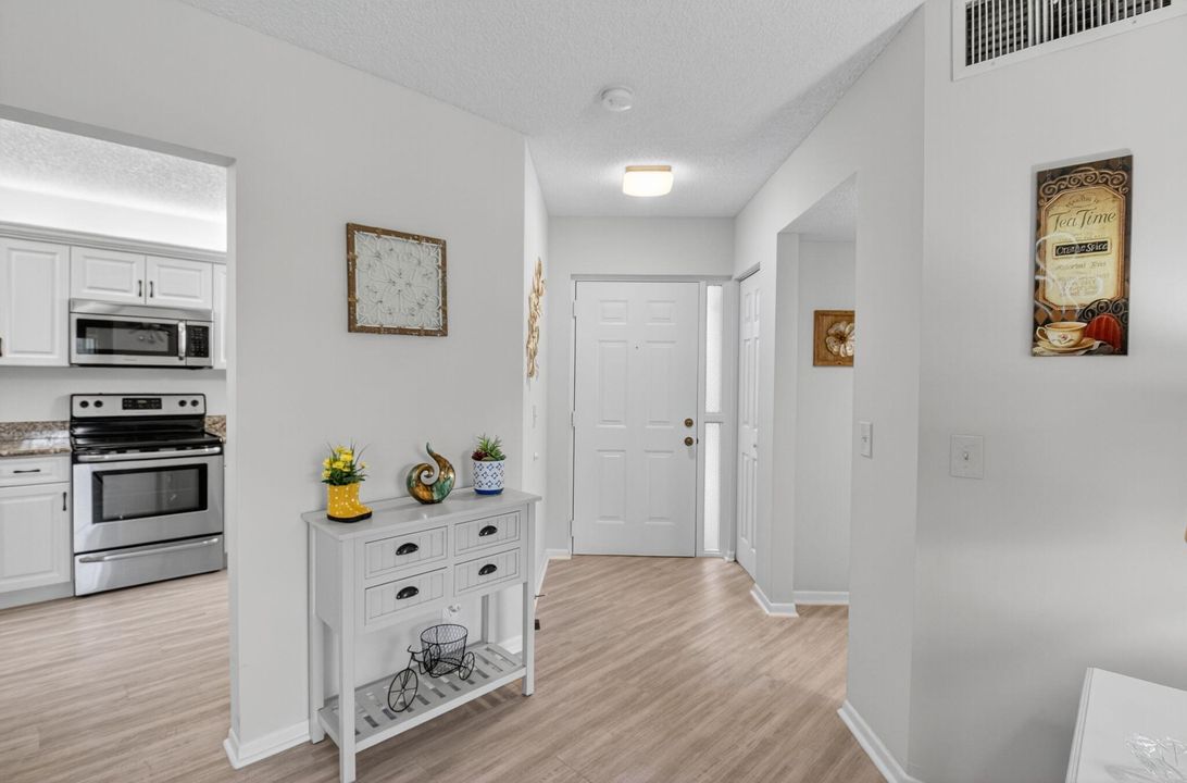 待售: $229,900 (2 贝兹, 2 浴室, 1131 平方英尺)