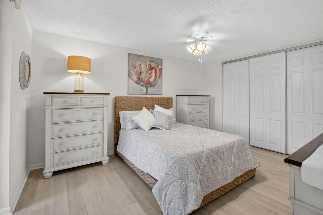 待售: $229,900 (2 贝兹, 2 浴室, 1131 平方英尺)