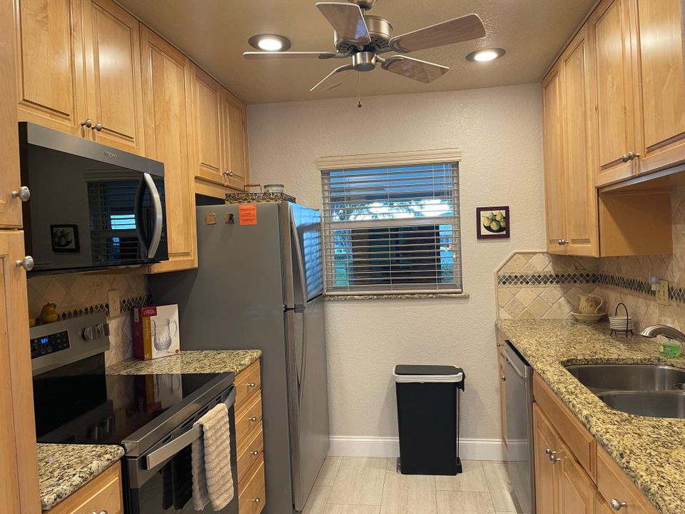 For Sale: $189,000 (2 beds, 2 baths, 969 Square Feet)