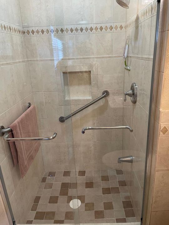 For Sale: $189,000 (2 beds, 2 baths, 969 Square Feet)