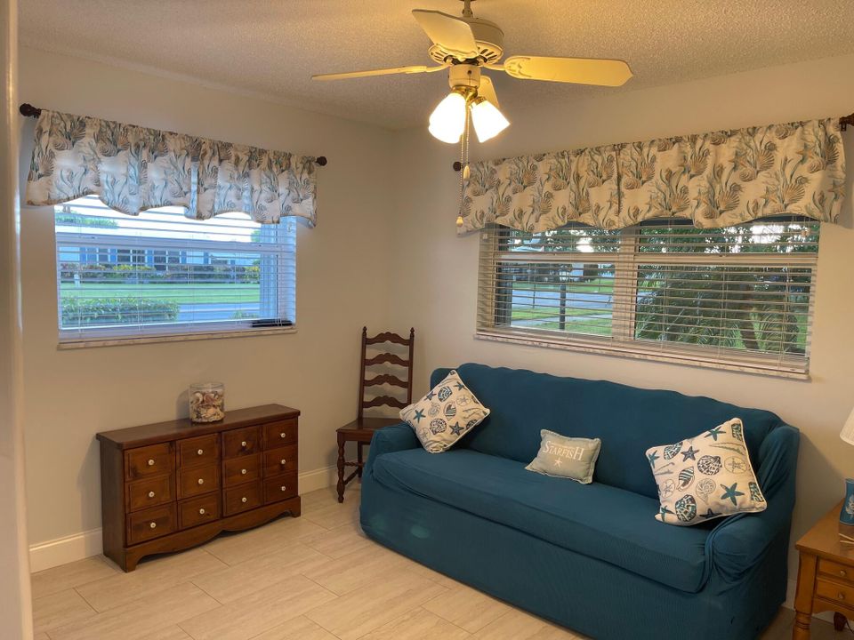 For Sale: $189,000 (2 beds, 2 baths, 969 Square Feet)