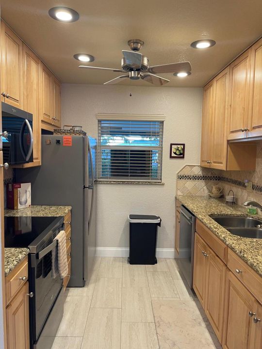 For Sale: $189,000 (2 beds, 2 baths, 969 Square Feet)