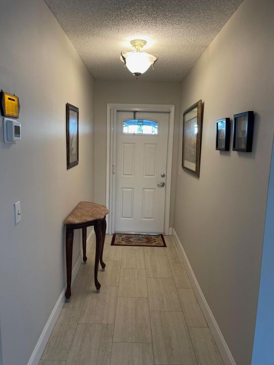 For Sale: $189,000 (2 beds, 2 baths, 969 Square Feet)