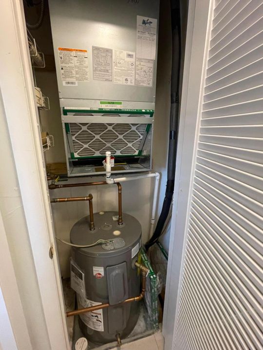 For Sale: $189,000 (2 beds, 2 baths, 969 Square Feet)