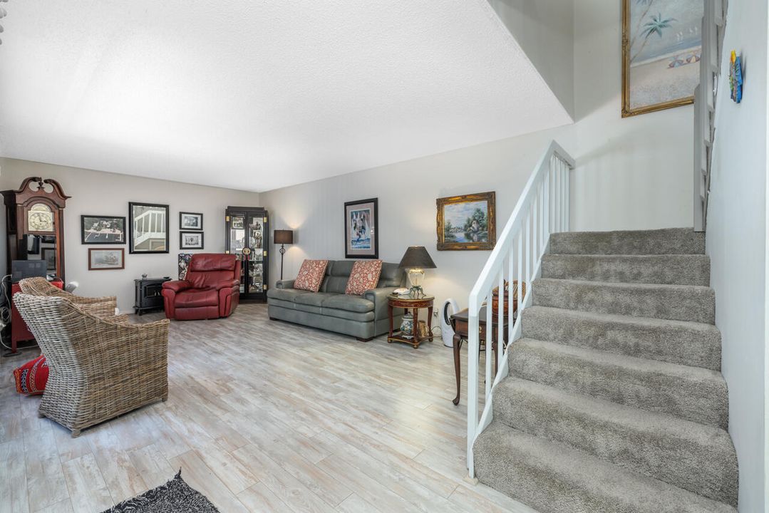 For Sale: $259,900 (2 beds, 2 baths, 1288 Square Feet)