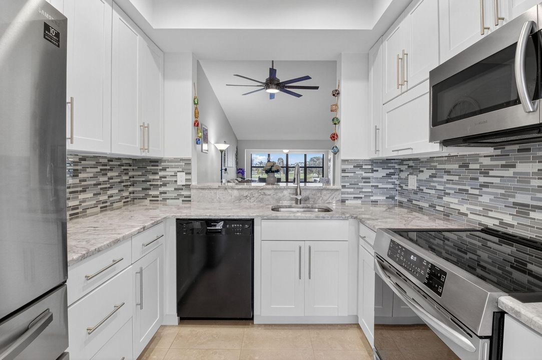 For Sale: $349,995 (2 beds, 2 baths, 1598 Square Feet)