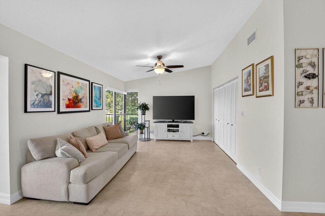 For Sale: $349,995 (2 beds, 2 baths, 1598 Square Feet)