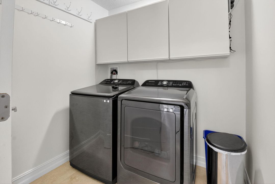 For Sale: $349,995 (2 beds, 2 baths, 1598 Square Feet)