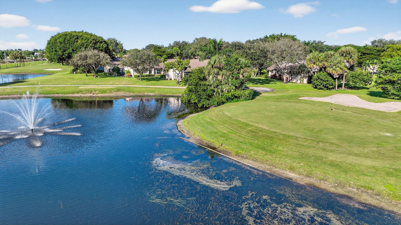 For Sale: $349,995 (2 beds, 2 baths, 1598 Square Feet)