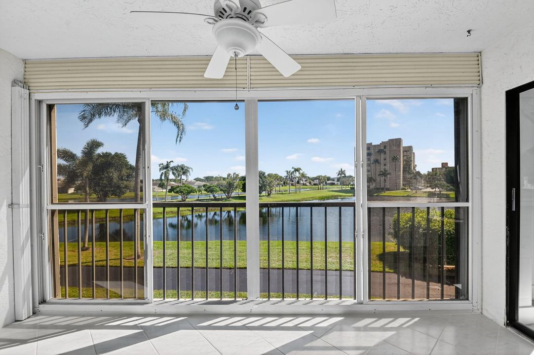 For Sale: $285,000 (2 beds, 2 baths, 1220 Square Feet)