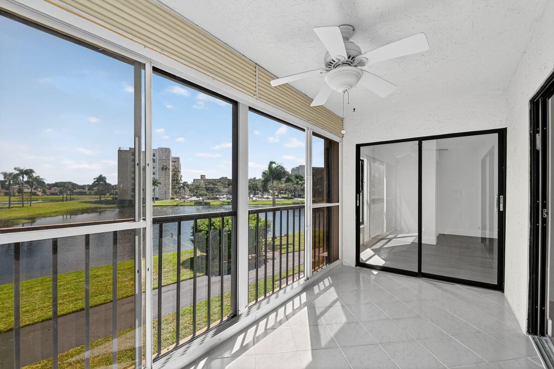 For Sale: $285,000 (2 beds, 2 baths, 1220 Square Feet)