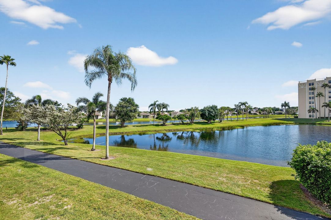 For Sale: $285,000 (2 beds, 2 baths, 1220 Square Feet)