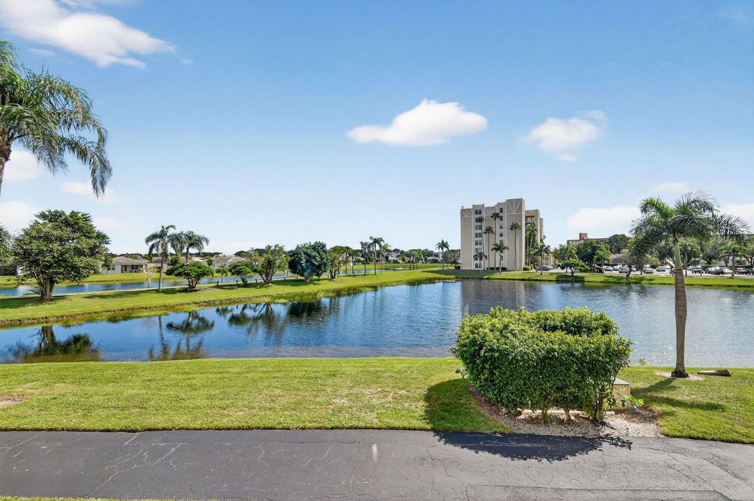 For Sale: $285,000 (2 beds, 2 baths, 1220 Square Feet)