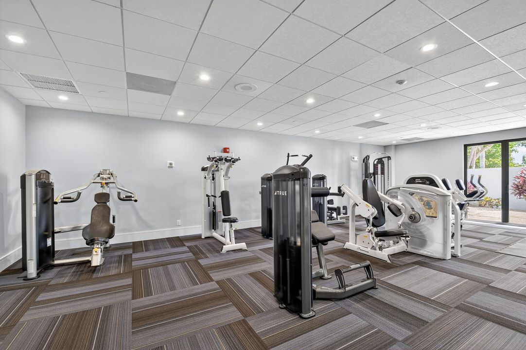 For Sale: $285,000 (2 beds, 2 baths, 1220 Square Feet)