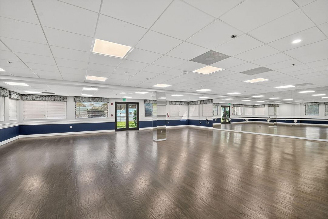 For Sale: $285,000 (2 beds, 2 baths, 1220 Square Feet)