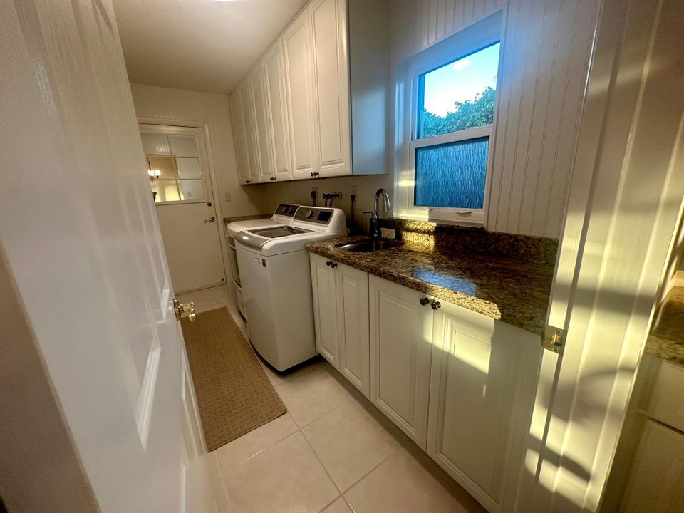 For Sale: $835,000 (4 beds, 2 baths, 1944 Square Feet)