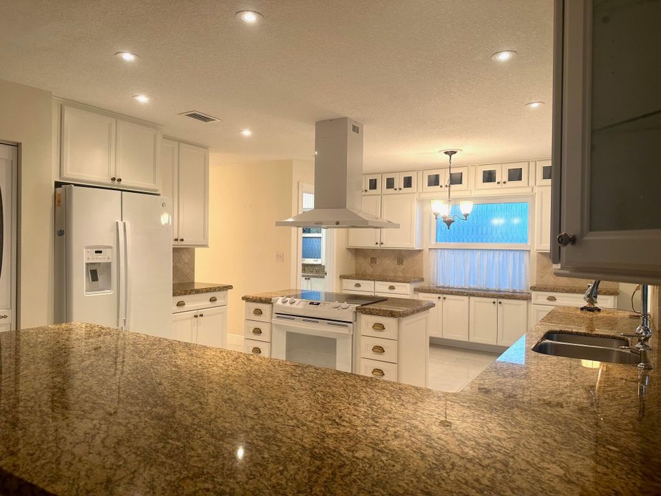 For Sale: $835,000 (4 beds, 2 baths, 1944 Square Feet)