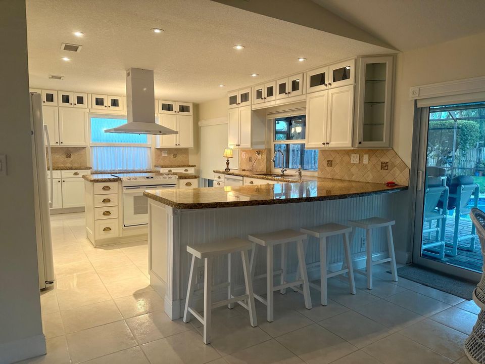 For Sale: $835,000 (4 beds, 2 baths, 1944 Square Feet)