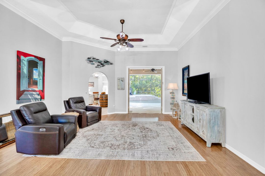 En Venta: $659,968 (3 camas, 2 baños, 2702 Pies cuadrados)