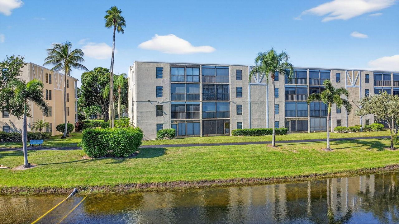 For Sale: $285,000 (2 beds, 2 baths, 1220 Square Feet)