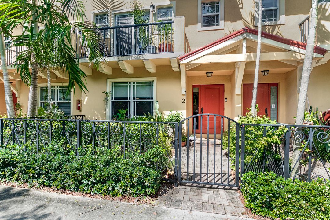 Vendido Recientemente: $519,000 (3 camas, 3 baños, 1980 Pies cuadrados)