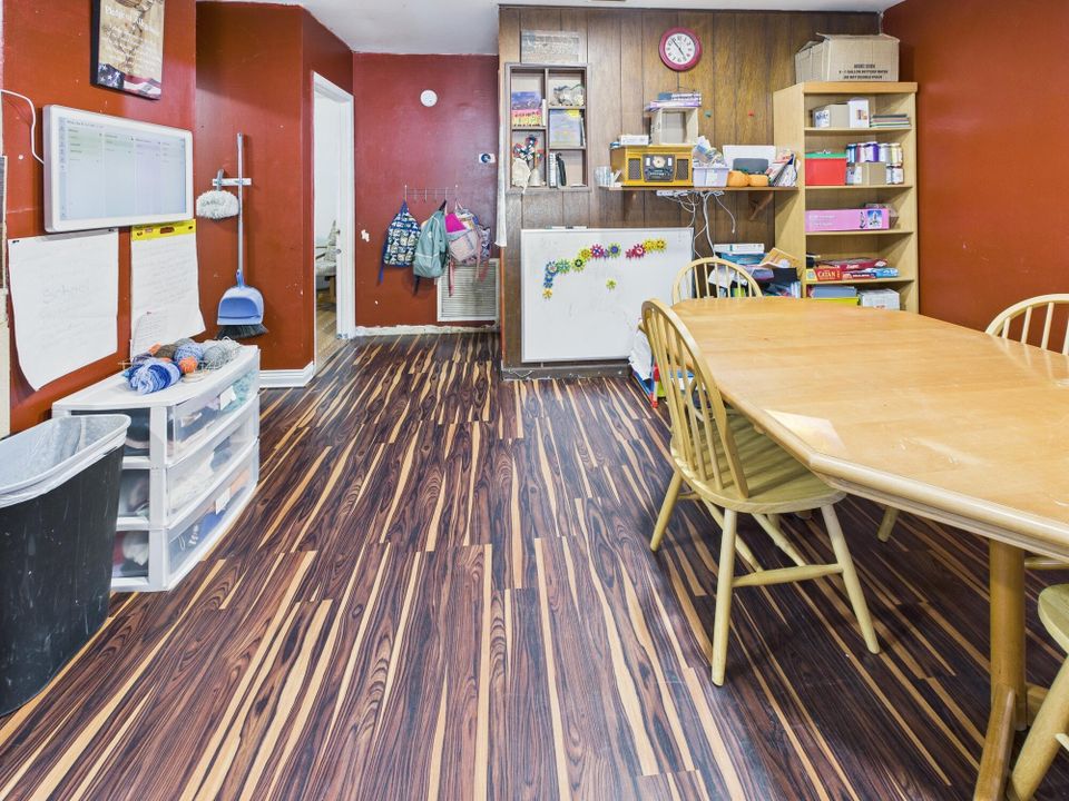 На продажу: $257,000 (5 спален, 3 ванн, 1816 Квадратных фут)