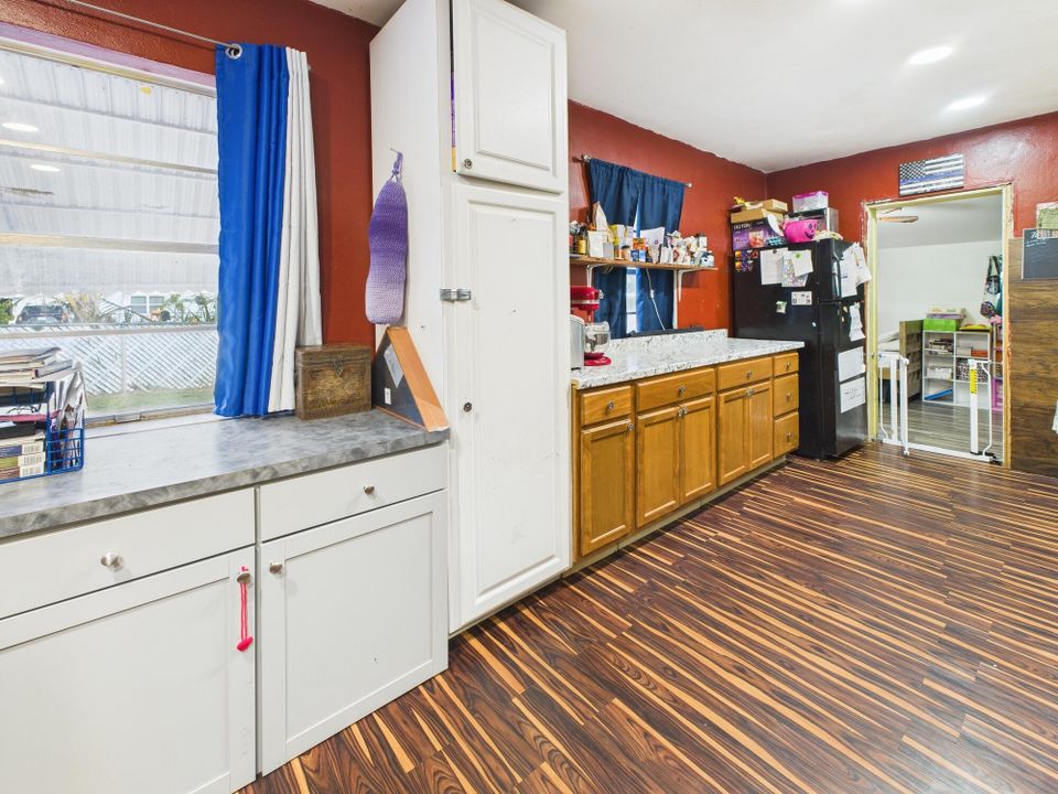 На продажу: $257,000 (5 спален, 3 ванн, 1816 Квадратных фут)