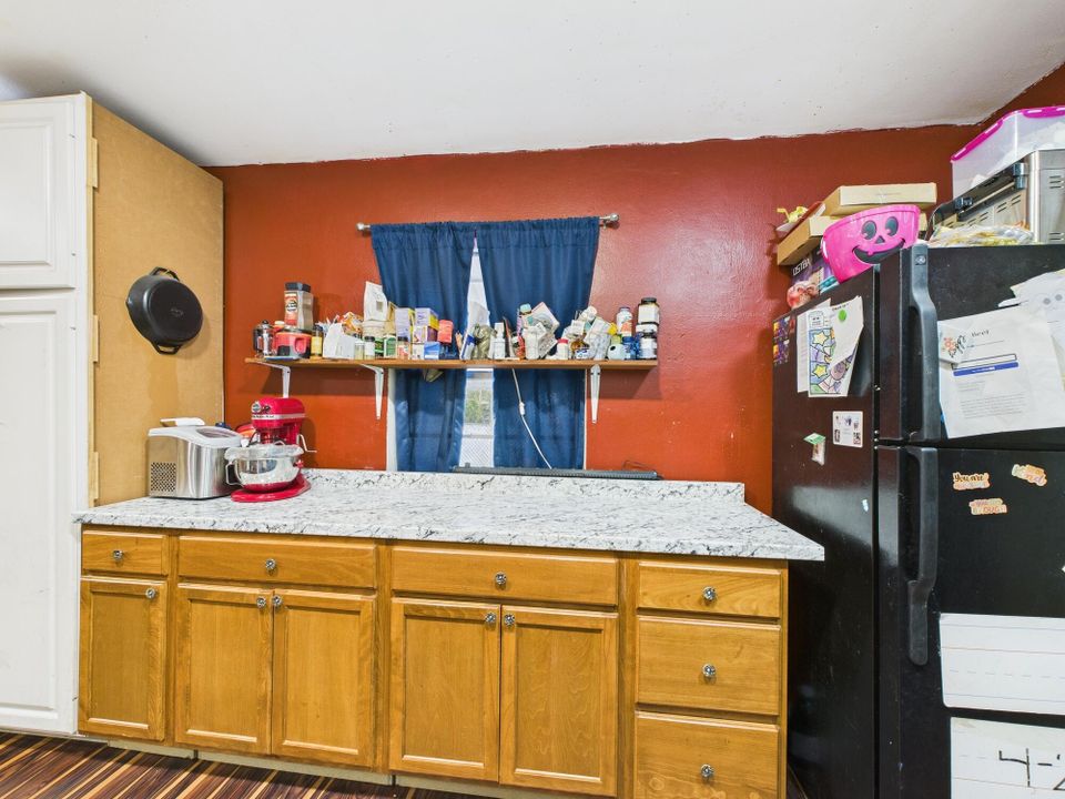 На продажу: $257,000 (5 спален, 3 ванн, 1816 Квадратных фут)