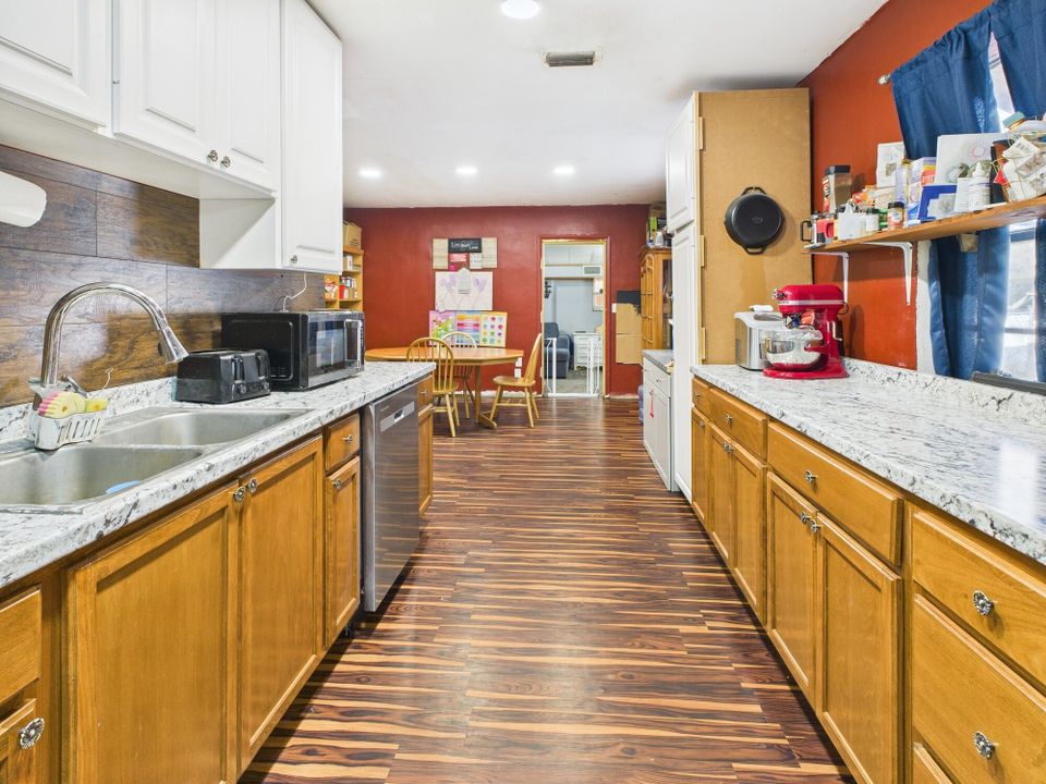 На продажу: $257,000 (5 спален, 3 ванн, 1816 Квадратных фут)