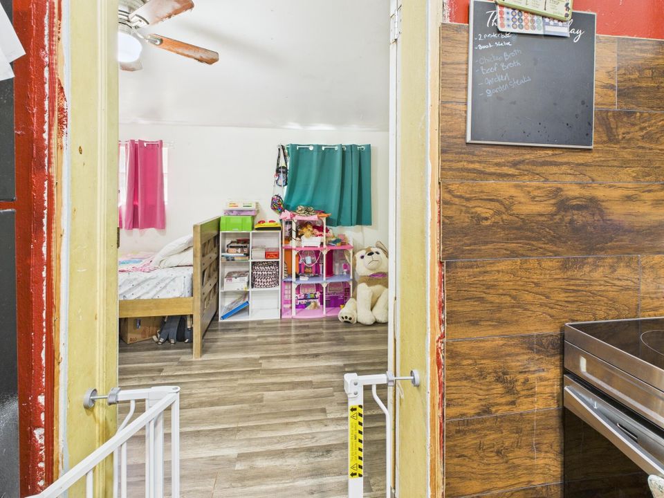 На продажу: $257,000 (5 спален, 3 ванн, 1816 Квадратных фут)