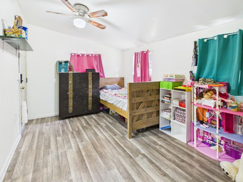 На продажу: $257,000 (5 спален, 3 ванн, 1816 Квадратных фут)