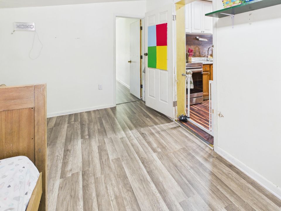 На продажу: $257,000 (5 спален, 3 ванн, 1816 Квадратных фут)