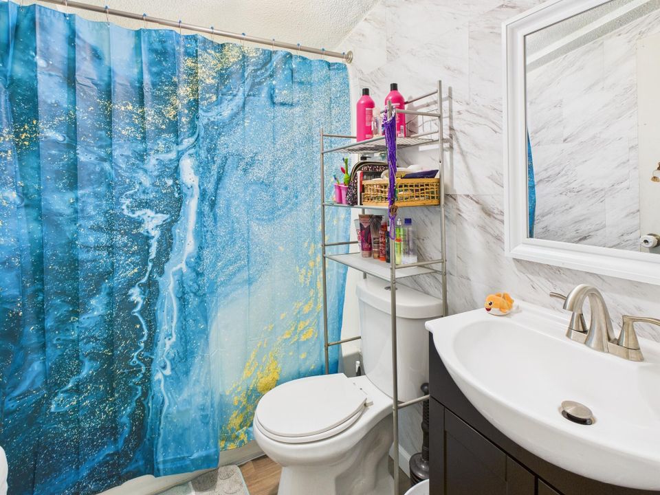 На продажу: $257,000 (5 спален, 3 ванн, 1816 Квадратных фут)