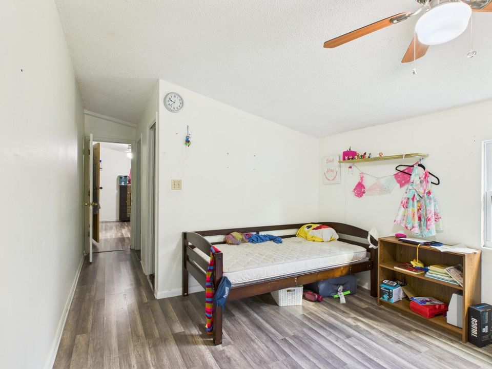 На продажу: $257,000 (5 спален, 3 ванн, 1816 Квадратных фут)