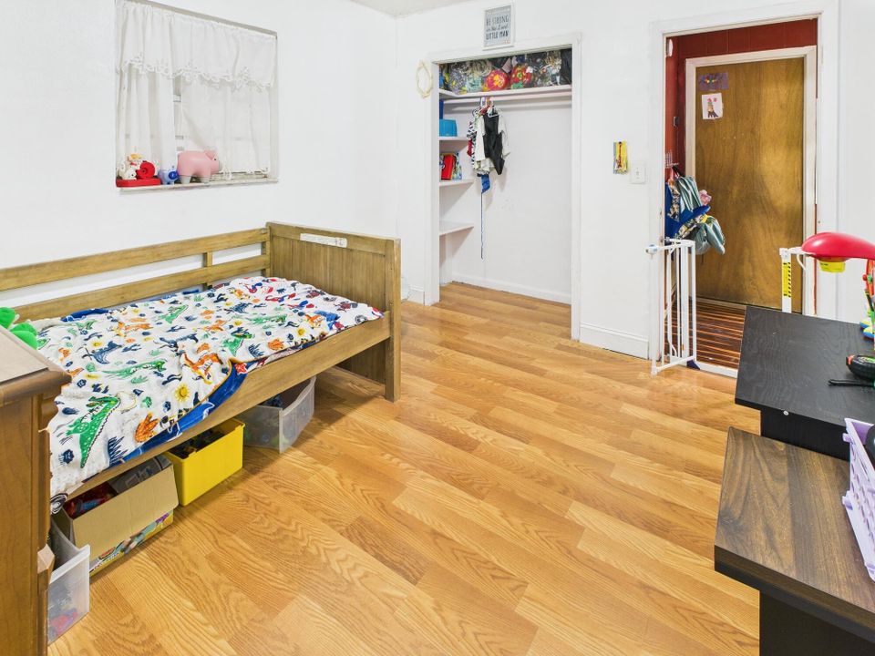 На продажу: $257,000 (5 спален, 3 ванн, 1816 Квадратных фут)