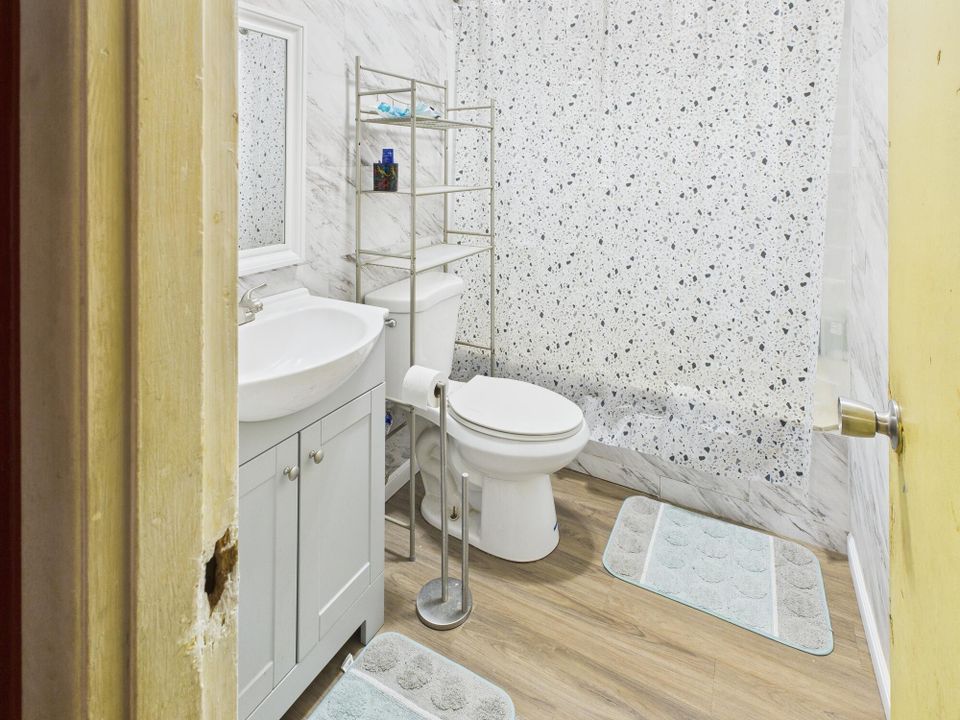 На продажу: $257,000 (5 спален, 3 ванн, 1816 Квадратных фут)