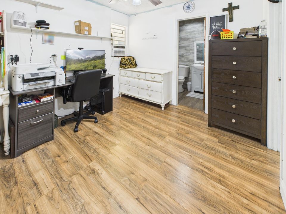 На продажу: $257,000 (5 спален, 3 ванн, 1816 Квадратных фут)