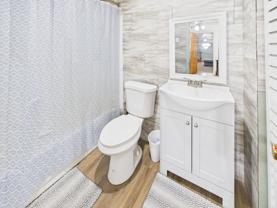 На продажу: $257,000 (5 спален, 3 ванн, 1816 Квадратных фут)