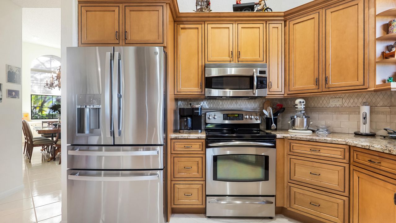 На продажу: $785,000 (3 спален, 2 ванн, 2404 Квадратных фут)