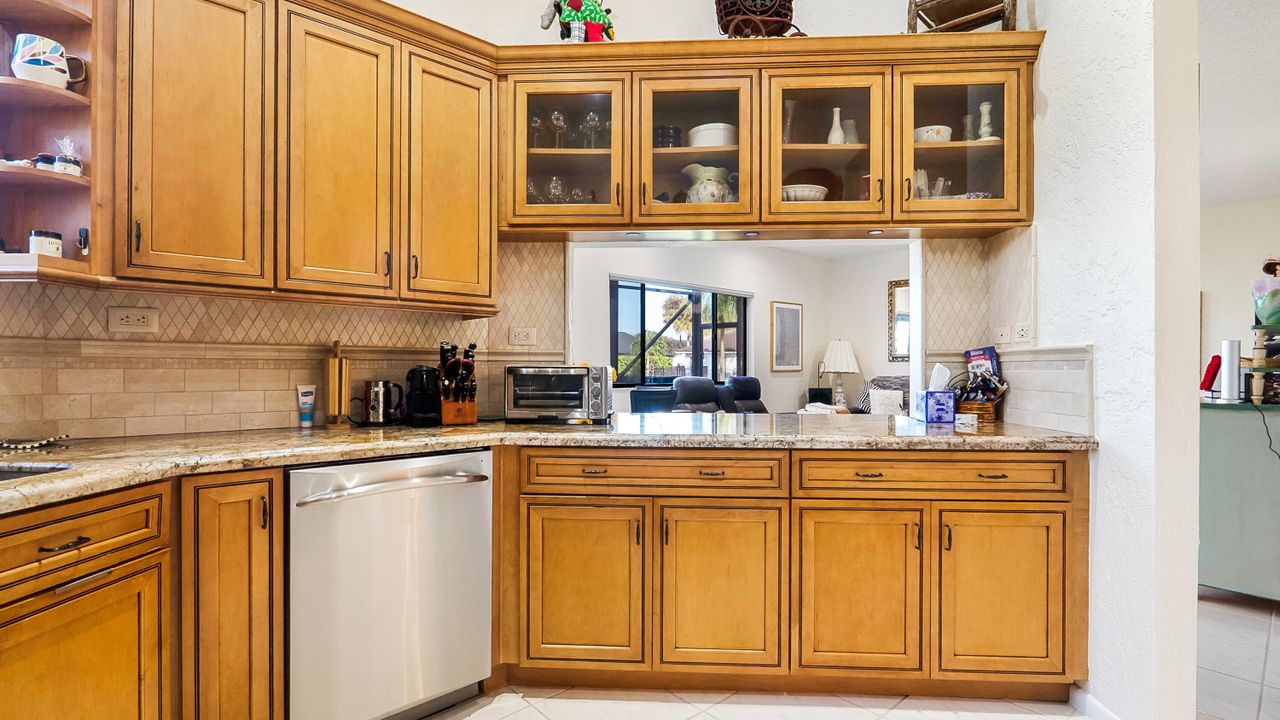 На продажу: $785,000 (3 спален, 2 ванн, 2404 Квадратных фут)