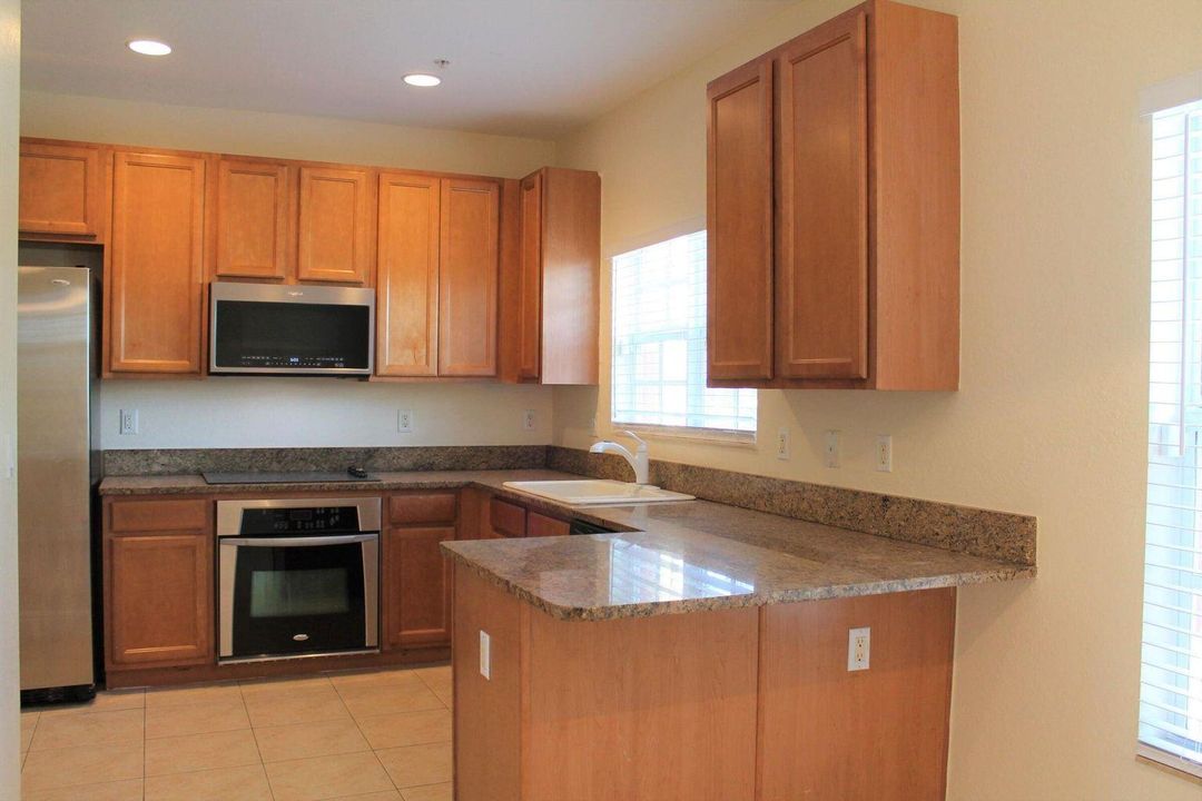 待售: $429,000 (3 贝兹, 3 浴室, 1956 平方英尺)