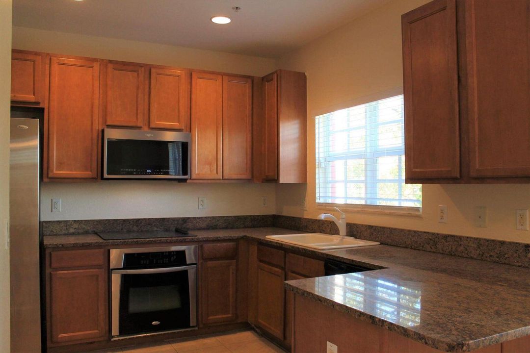 待售: $429,000 (3 贝兹, 3 浴室, 1956 平方英尺)